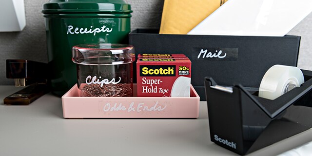 Uporządkuj swoje miejsce pracy z taśmą Scotch® Super-Hold
